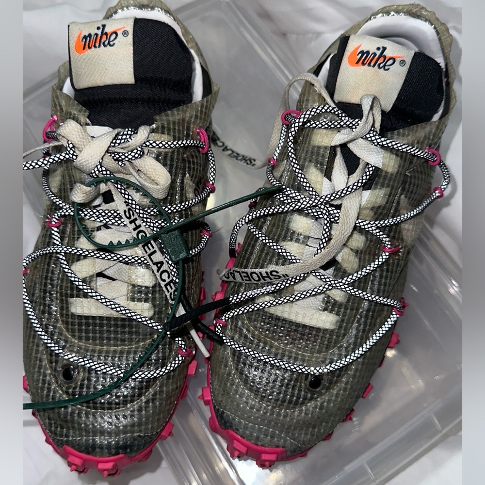 OFF WHITE WOMENS Nike Black and White  Sneakers